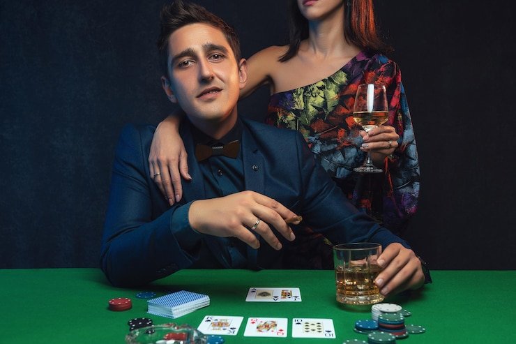 Tampilan antarmuka permainan slot Medusa II di aplikasi rajapoker dengan simbol dan tombol kontrol